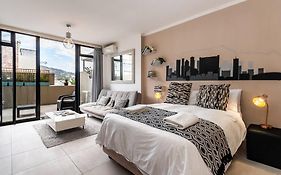 Four Seasons 818- Spacious Cbd Studio - Onsite Parking, Gym & Rooftop Pool