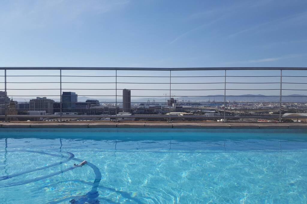 Ferienwohnung Four Seasons 818- Spacious Cbd Studio - Onsite Parking, Gym & Rooftop Pool Kapstadt Exterior foto