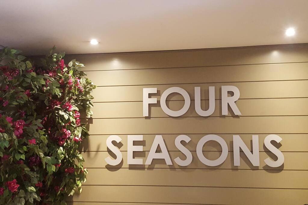 Ferienwohnung Four Seasons 818- Spacious Cbd Studio - Onsite Parking, Gym & Rooftop Pool Kapstadt Exterior foto