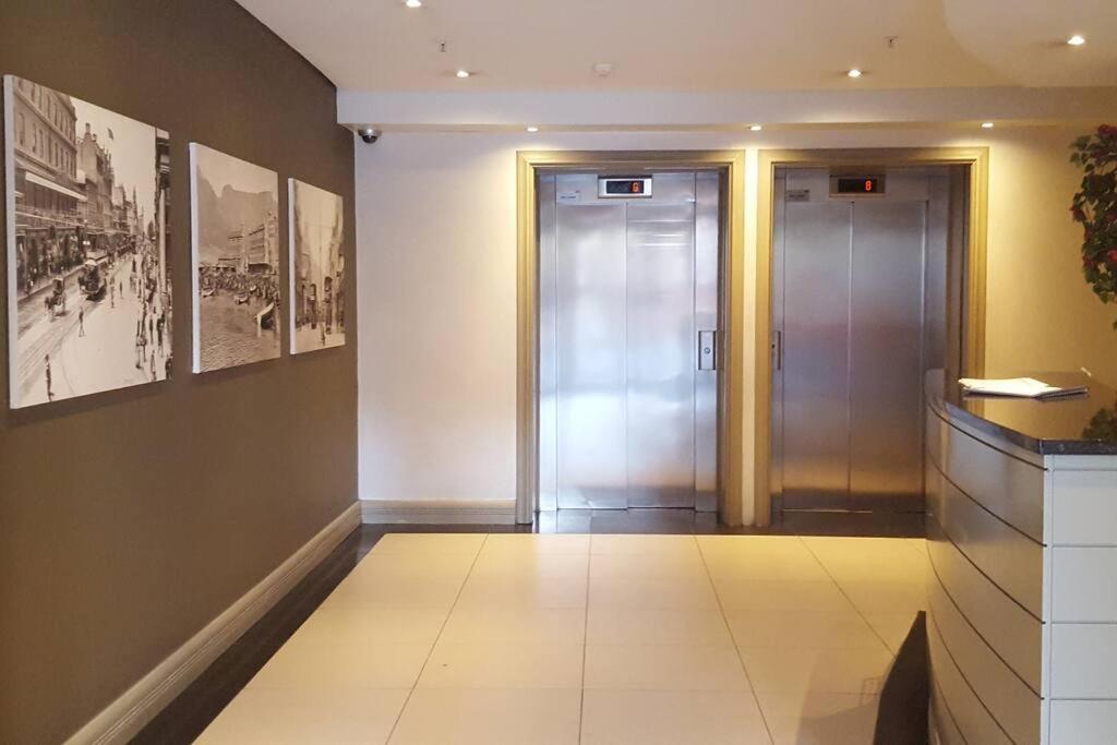 Ferienwohnung Four Seasons 818- Spacious Cbd Studio - Onsite Parking, Gym & Rooftop Pool Kapstadt Exterior foto