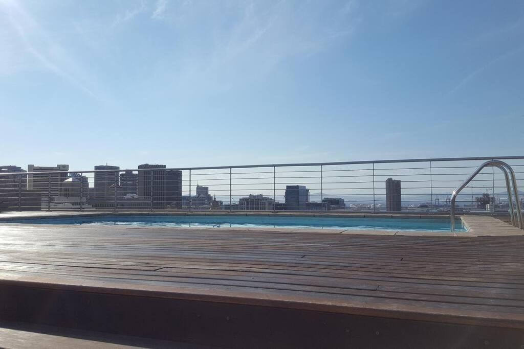 Ferienwohnung Four Seasons 818- Spacious Cbd Studio - Onsite Parking, Gym & Rooftop Pool Kapstadt Exterior foto