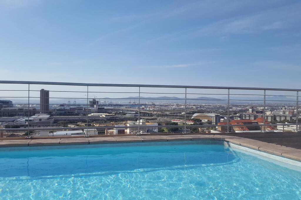 Ferienwohnung Four Seasons 818- Spacious Cbd Studio - Onsite Parking, Gym & Rooftop Pool Kapstadt Exterior foto