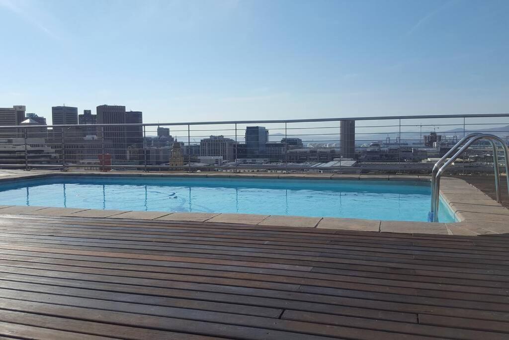 Ferienwohnung Four Seasons 818- Spacious Cbd Studio - Onsite Parking, Gym & Rooftop Pool Kapstadt Exterior foto
