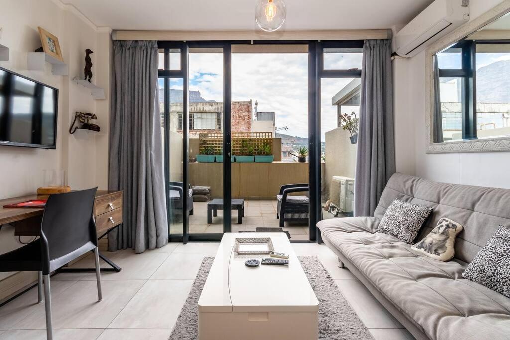 Ferienwohnung Four Seasons 818- Spacious Cbd Studio - Onsite Parking, Gym & Rooftop Pool Kapstadt Exterior foto