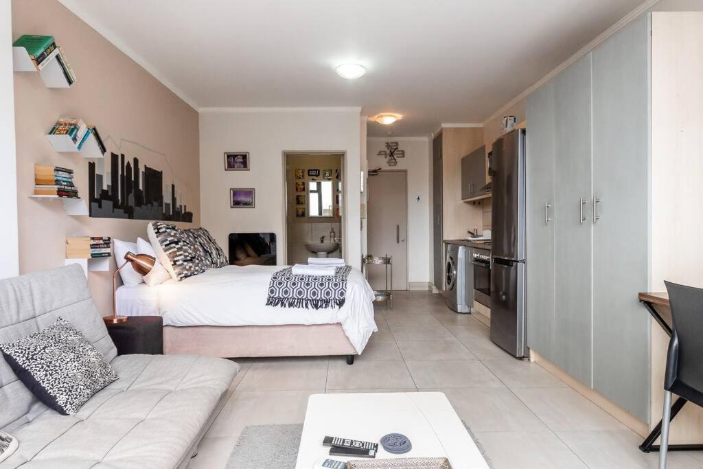 Ferienwohnung Four Seasons 818- Spacious Cbd Studio - Onsite Parking, Gym & Rooftop Pool Kapstadt Exterior foto