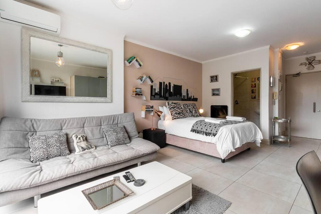 Ferienwohnung Four Seasons 818- Spacious Cbd Studio - Onsite Parking, Gym & Rooftop Pool Kapstadt Exterior foto