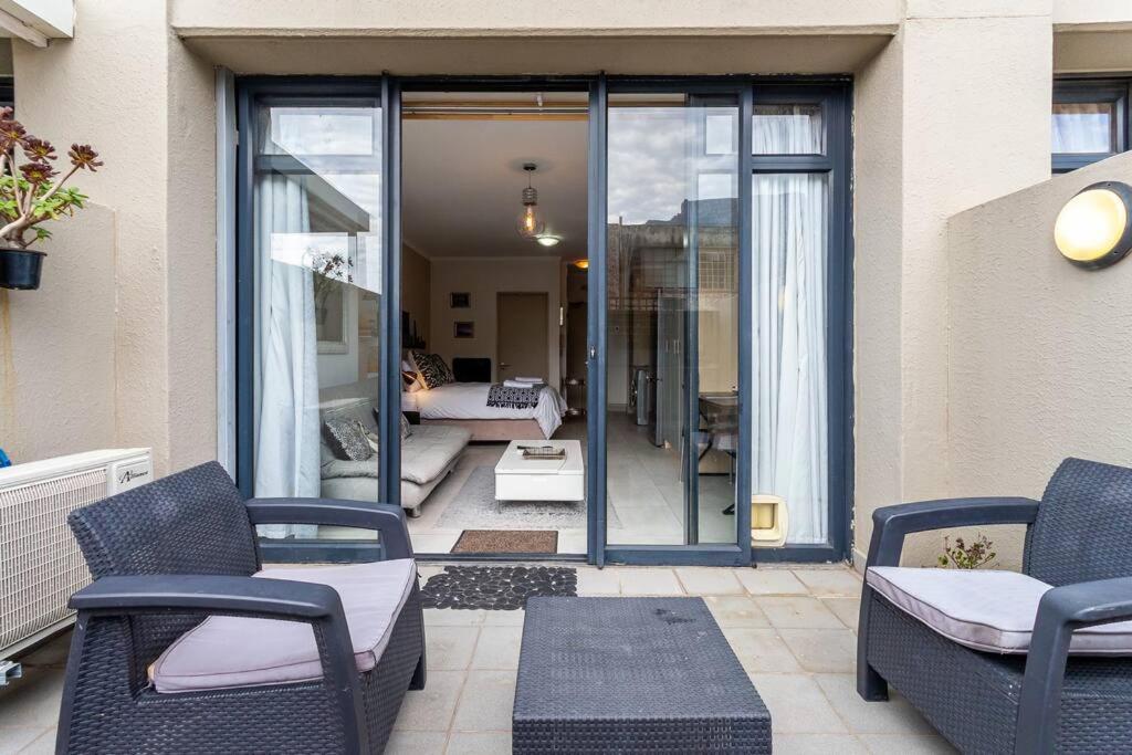 Ferienwohnung Four Seasons 818- Spacious Cbd Studio - Onsite Parking, Gym & Rooftop Pool Kapstadt Exterior foto