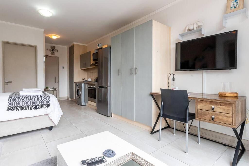 Ferienwohnung Four Seasons 818- Spacious Cbd Studio - Onsite Parking, Gym & Rooftop Pool Kapstadt Exterior foto